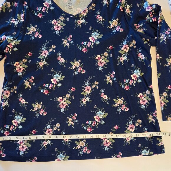 Croft & Barrow Women’s Plus Long Sleeve Tee, Navy Floral, 2X, Never Worn - Picture 5 of 8